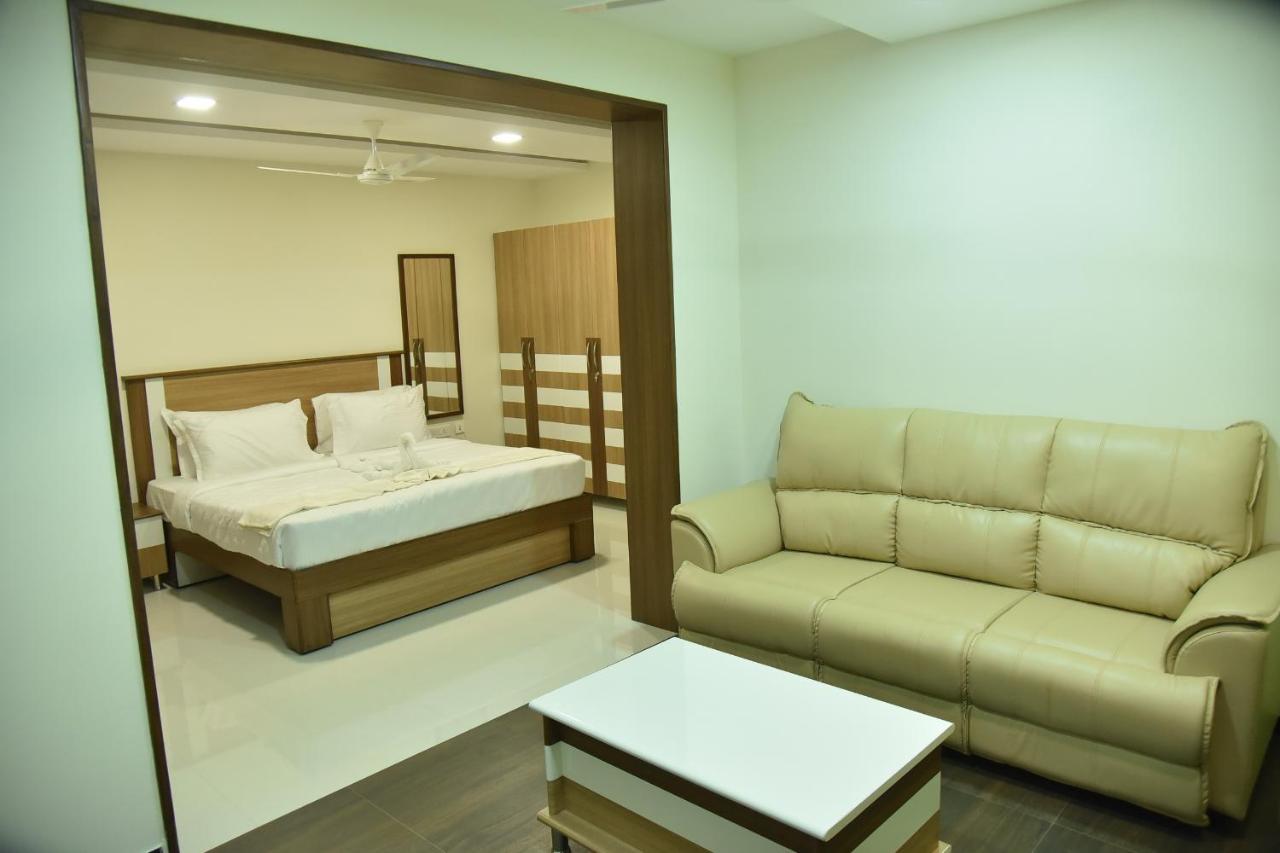 Santhoshpuri Hotel Coimbatore Ngoại thất bức ảnh