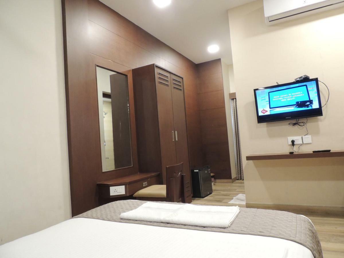 Santhoshpuri Hotel Coimbatore Ngoại thất bức ảnh